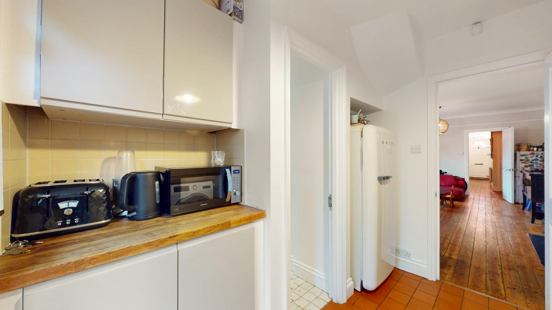 Two Bedroom With Private Garden Flat Wotton Road, CRICKLEWOOD